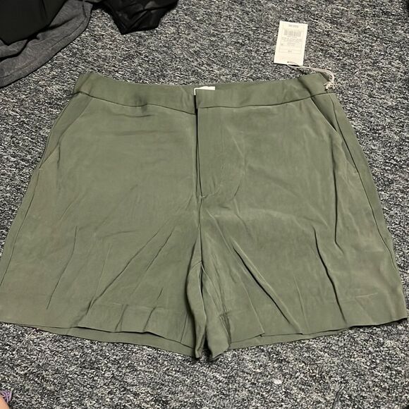 WOMENS A NEW DAY SHORTS OLIVE SIZE 10 NWT - Picture 1 of 4